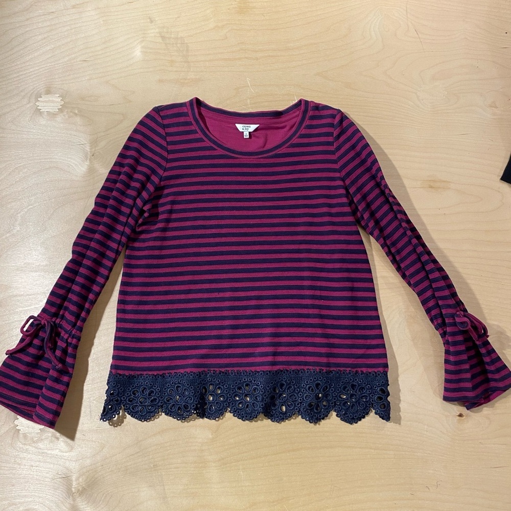 crown & ivy Pink and Navy Striped Long-Sleeve Tee with Lace Hem Small (QT)